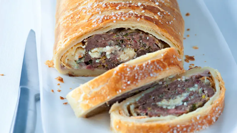 Mleté hovězí maso zapečené v těstě