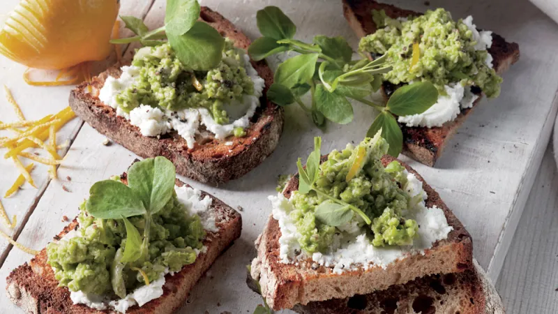 Luštěninový hummus s kozím sýrem