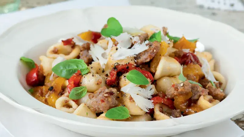 Orecchiette s klobáskou a pečenými paprikami