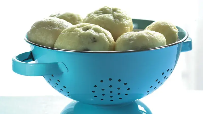 Kynuté knedlíky s borůvkami a tvarohem