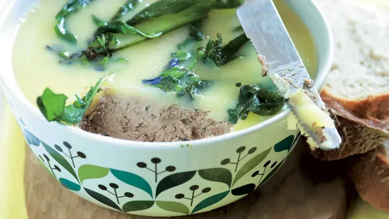 Domácí paštika s bílým vínem a provensálským kořením