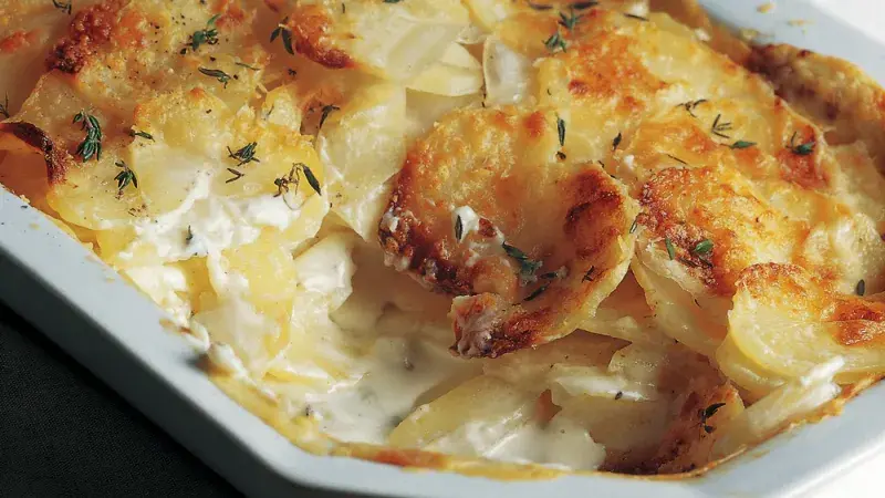 Gratinované brambory se šalotkou a parmazánem