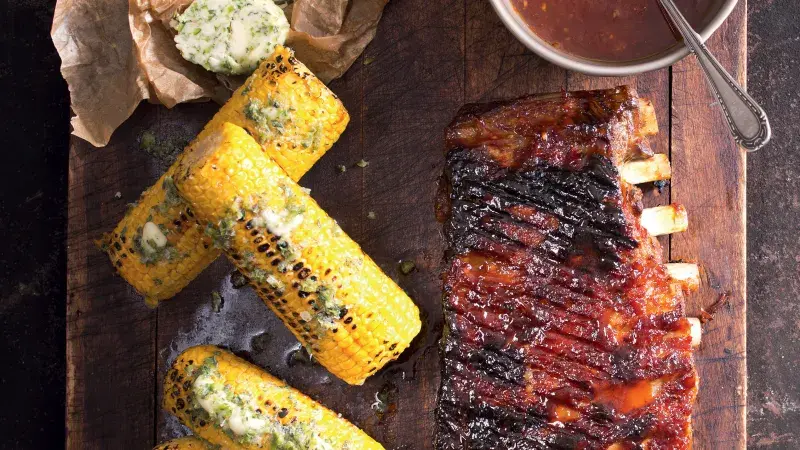 Tex-mex vepřová žebírka s grilovanou kukuřicí