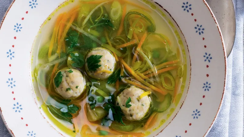 Zeleninový vývar s drožďovými knedlíčky