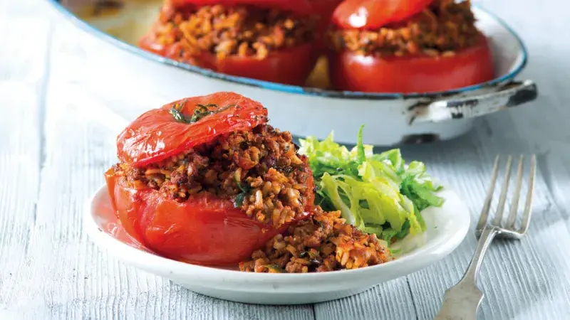 Pečená rajčata plněná jehněčím masem