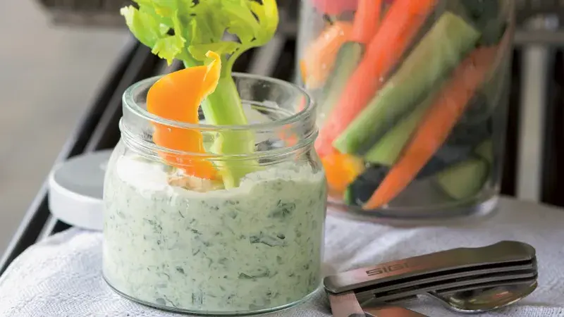 Zelenina s bylinkovým dipem