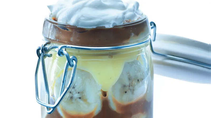 Pudinkový dezert s karamelem a banány