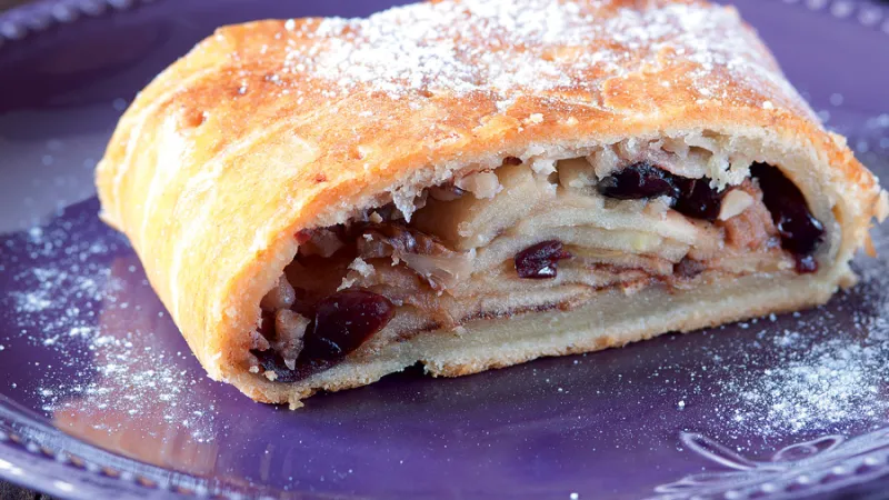 Jablkový závin z jogurtového těsta