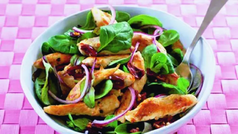 Teplý kuřecí salát s citronem a tymiánem