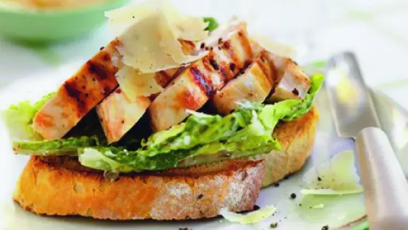 Kuřecí chlebíčky à la salát Caesar