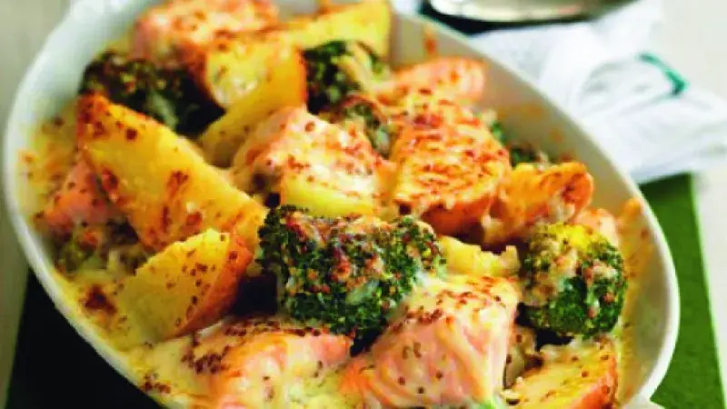 Losos zapečený s bramborami a brokolicí