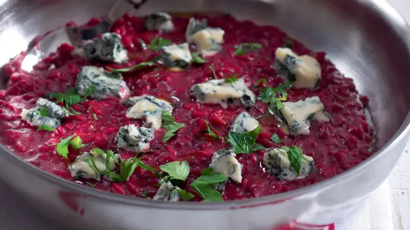 Rizoto s červenou řepou a gorgonzolou