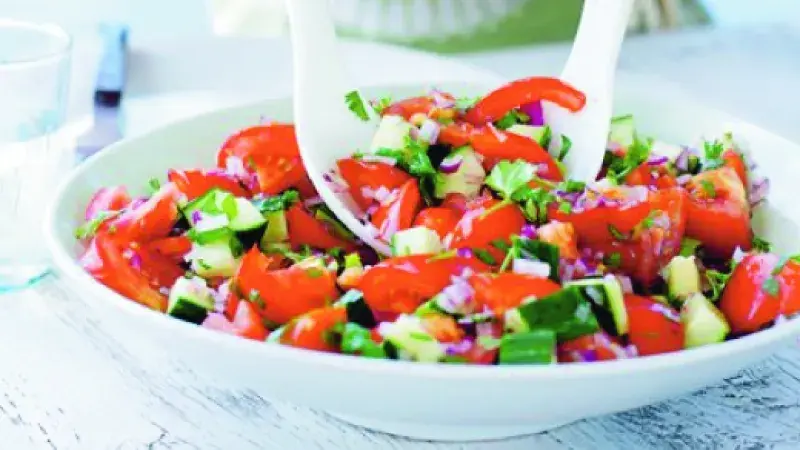 Rajčatový salát s koriandrem