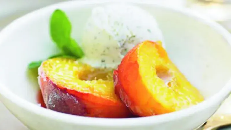 Pečené broskve s růžovou vodou