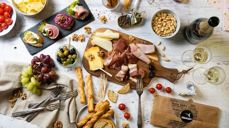 Rohlík delikatesy: Sýry a uzeniny, co se pro vás rozkrájely! + SOUTĚŽ