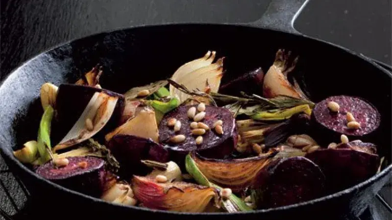 Glazovaná řepa, cibule a pórek