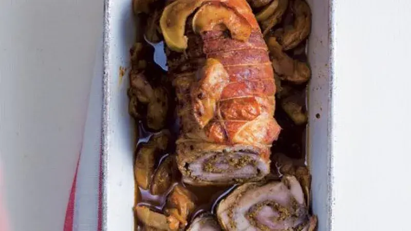 Vepřová roláda na jablkách