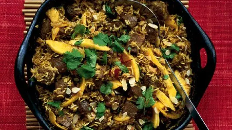 Jehněčí pilaf s kokosem a mangem