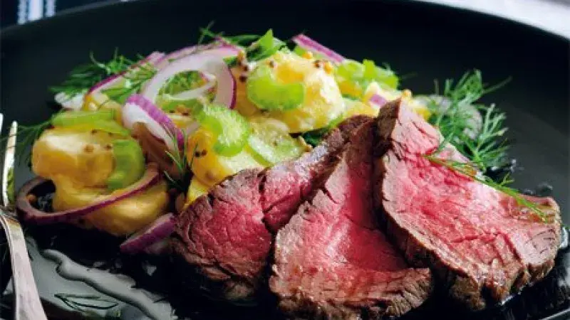 Rostbíf s bramborovým salátem