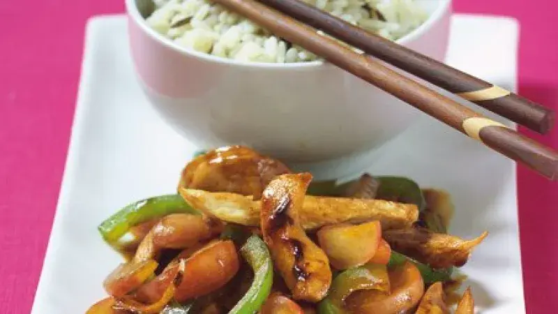 Čínská pánev s ředkvičkami a kuřecím masem