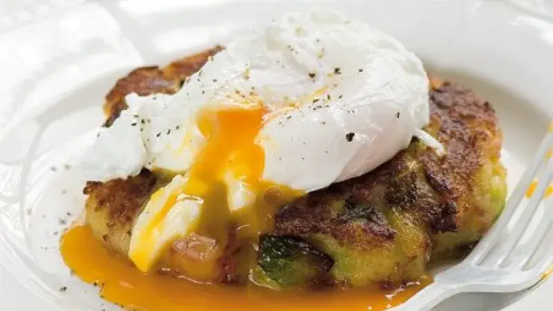 Kapustové karbanátky se ztraceným vejcem