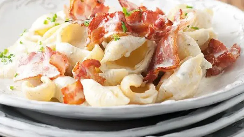 Conchiglie rigate se sušenou šunkou a gorgonzolou