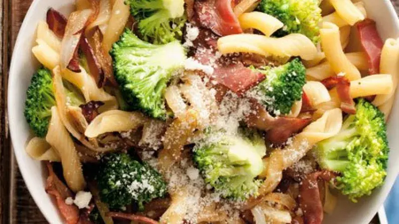 Casarecce s brokolicí a sušenou šunkou