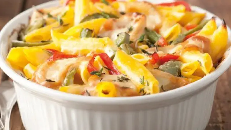 Penne ricce zapečené s paprikou a uzenou scamorzou