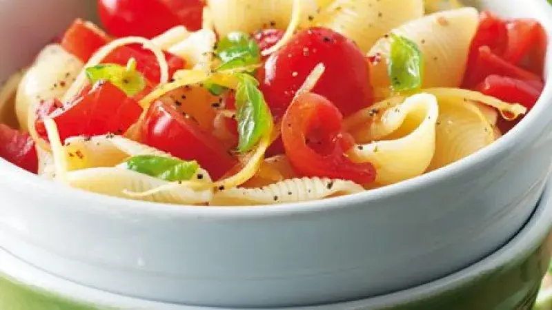 Conchiglie s rajčaty a citronem