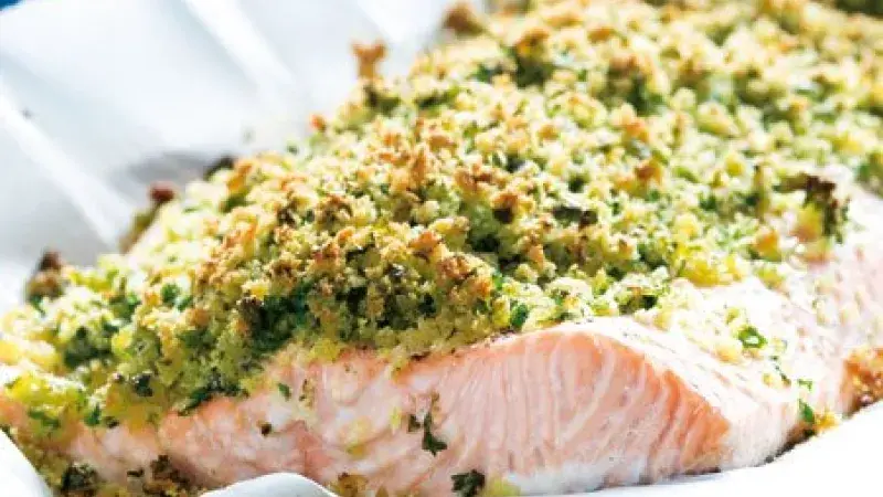 Losos s bylinkovou krustou a bylinkovými bramborami