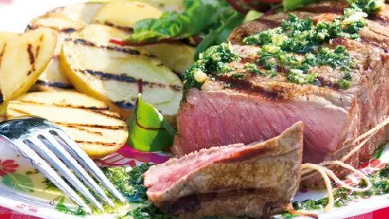 Steak s omáčkou salmoriglio