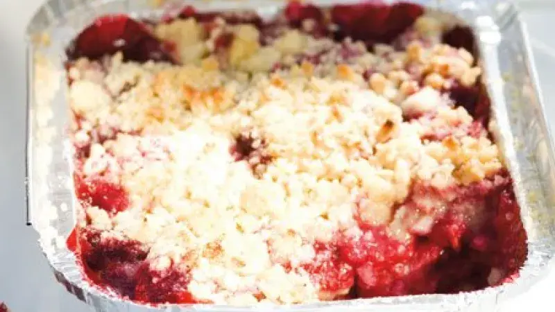 Zapečené maliny s mandlovou drobenkou