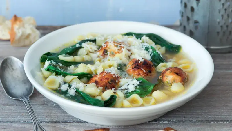 Kuřecí kuličky v minestrone