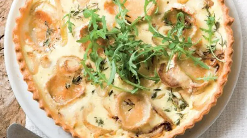 Koláč s kozím sýrem a bramborami