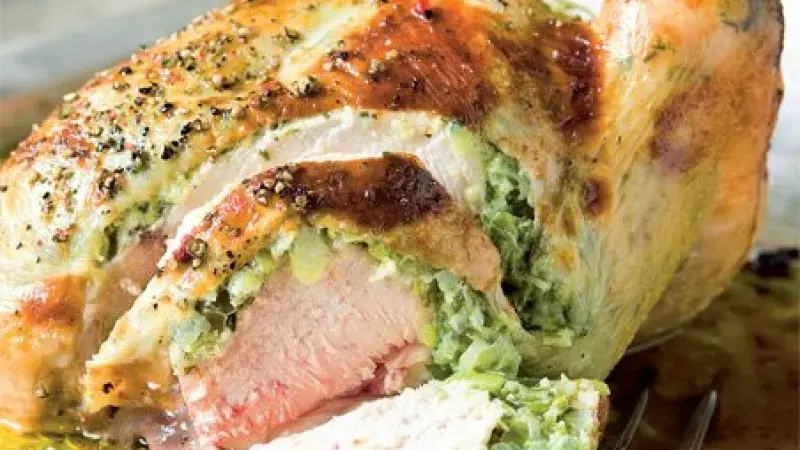 Pečené kuře s nádivkou z pórku a kozího sýra