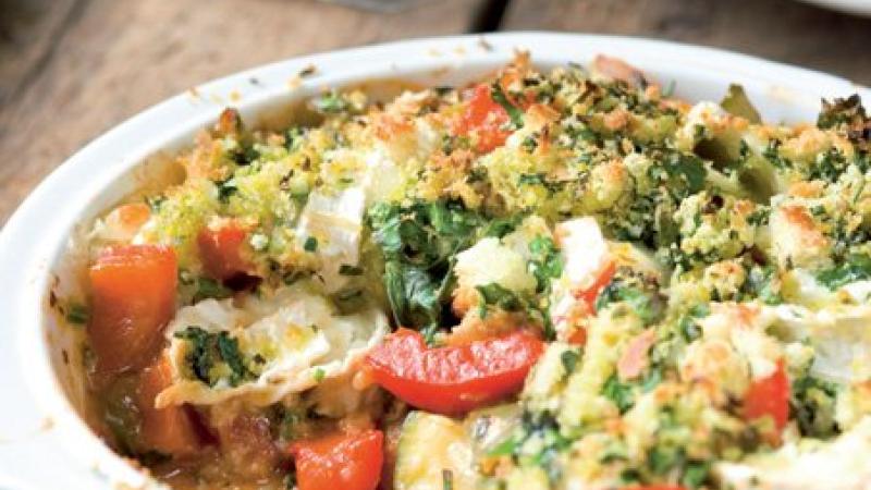 Ratatouille s kozím sýrem a bylinkovou drobenkou