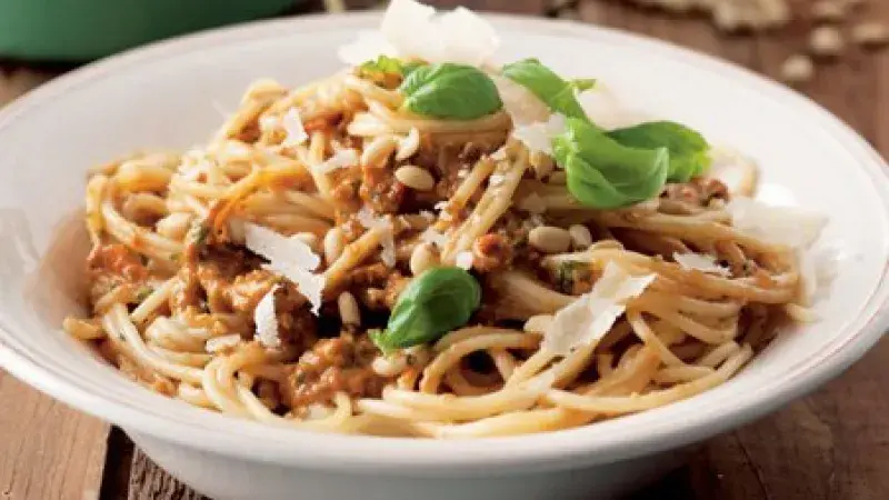 Špagety s pestem z rajčat