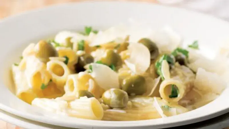 Rigatoni s mandlovo-olivovou omáčkou