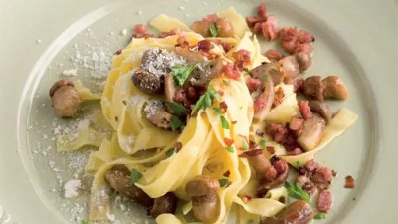 Ostré tagliatelle s houbami