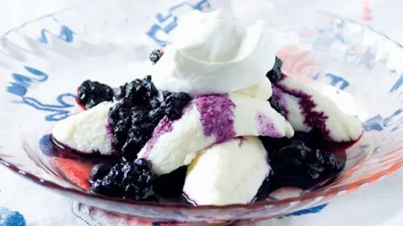 Tvarohové noky s borůvkovým přelivem