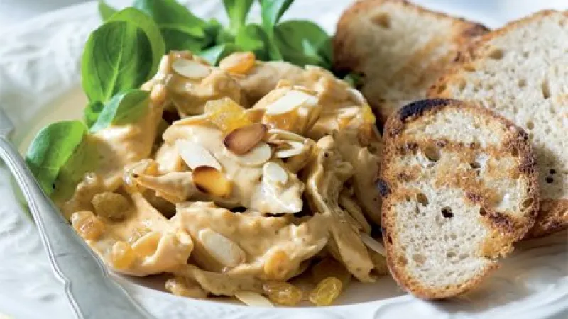 Korunovační kuřecí salát