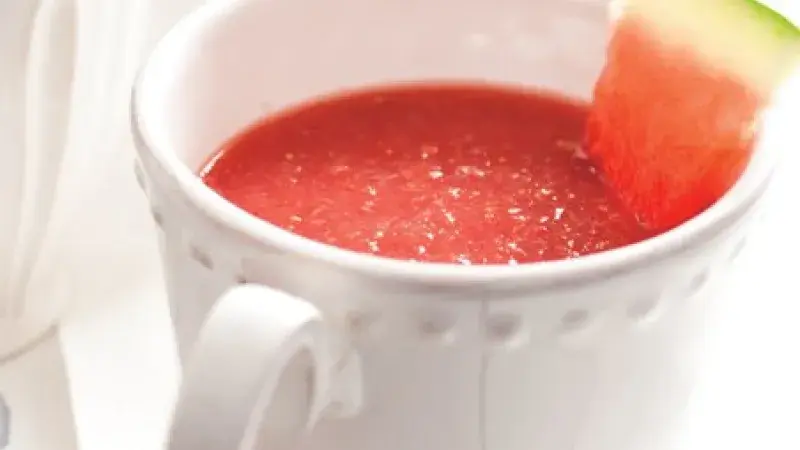 Melounová polévka s jahodami