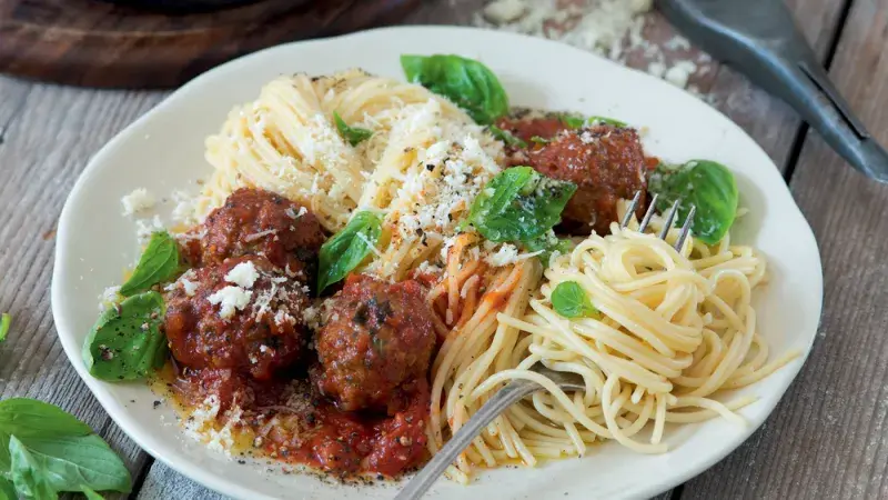 Klasické masové kuličky v rajčatové omáčce