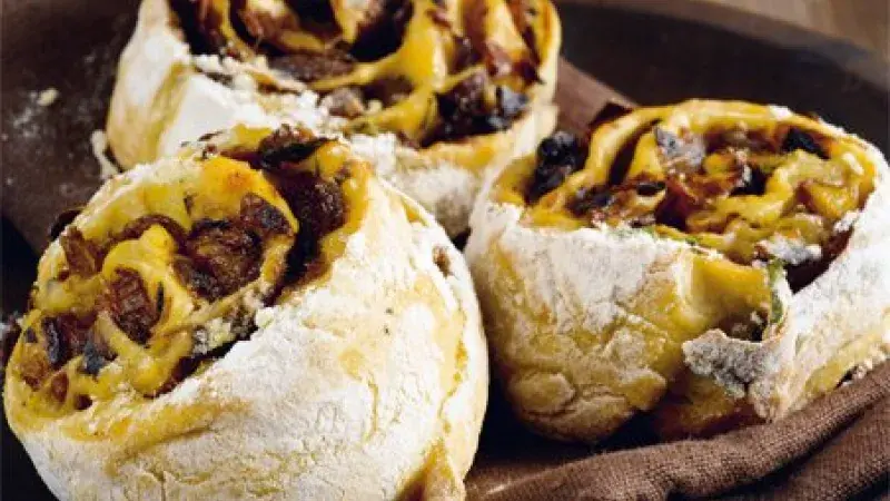 Chleboví šneci s cibulovou náplní