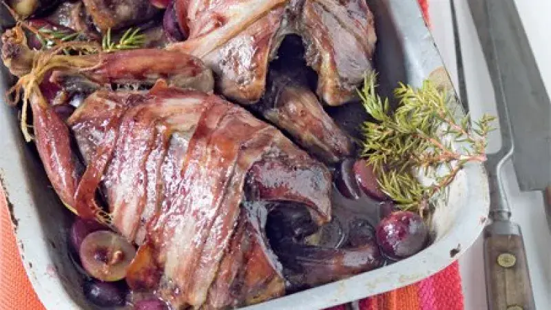 Divoká kachna plněná hroznovým vínem