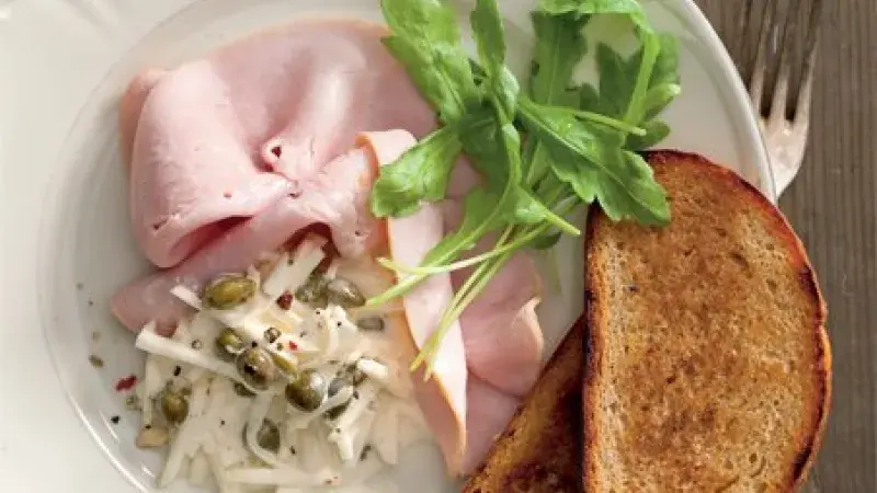 Celerová remuláda v šunkových kornoutcích