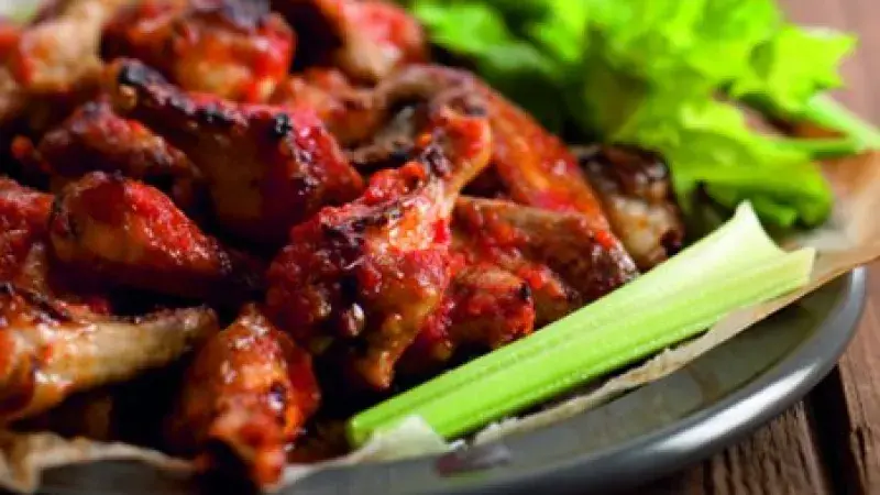 Pikantní křidélka s omáčkou z modrého sýra