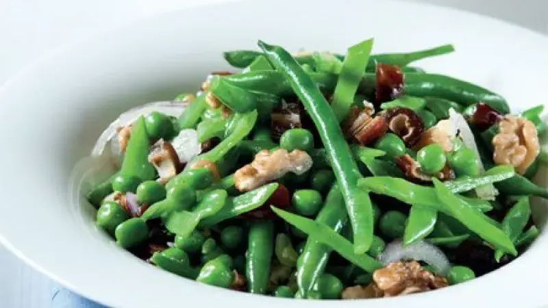 Jarní hrášek s datlemi & ořechy