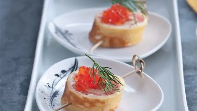 Slané rolky s uzeným lososem a crème fraîche