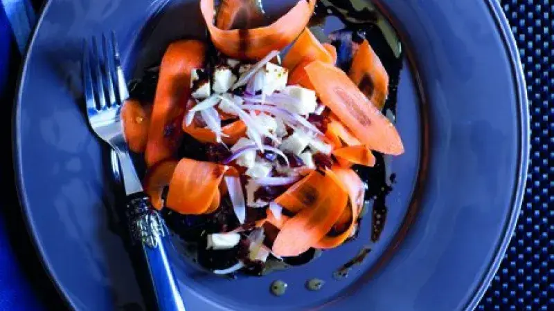 Carpaccio z mrkve s datlemi & fetou